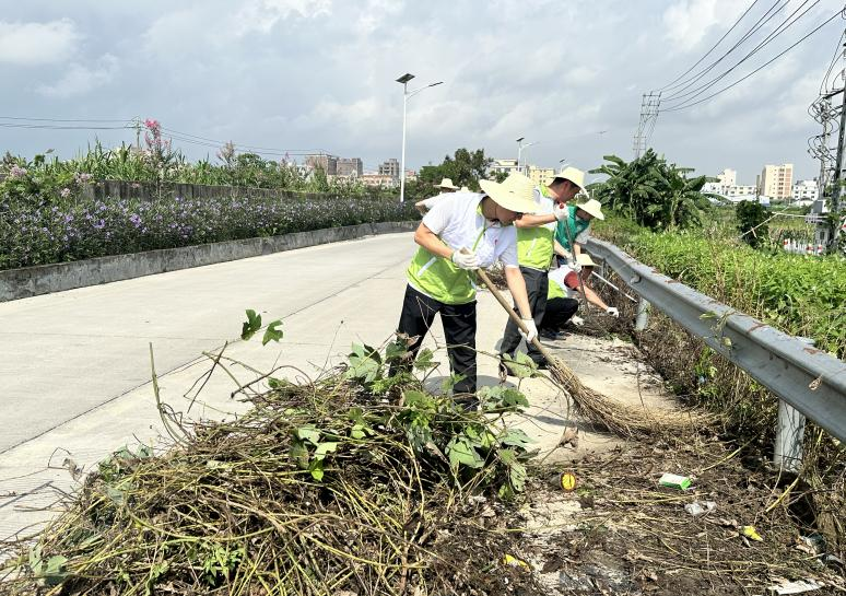 “开展环境卫生整治 助力人居环境提升”志愿服务活动2.png